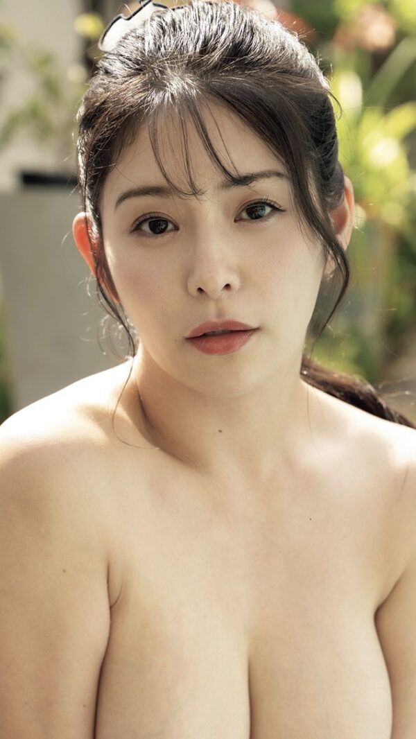 日本丰满av女优Megu Fujiura (めぐり)写真下载